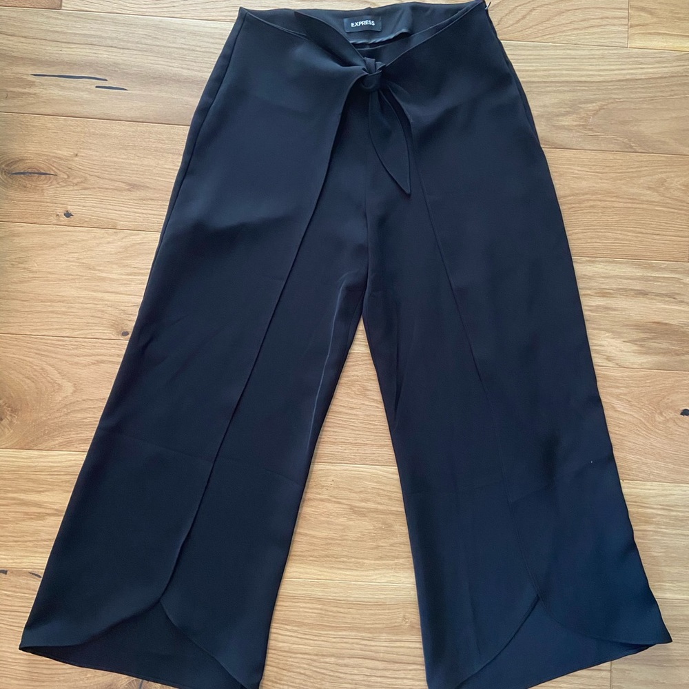 Tulip leg women’s Express work pants